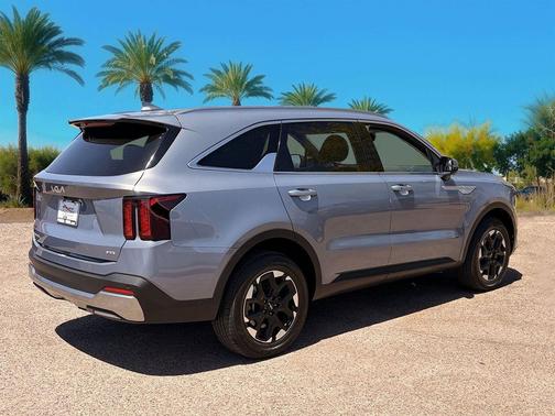 Everlasting Silver 2024 Kia Sorento S