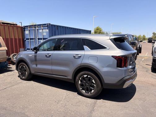 Everlasting Silver 2024 Kia Sorento S