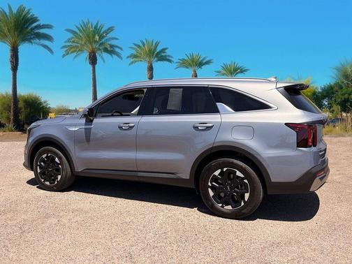Everlasting Silver 2024 Kia Sorento S