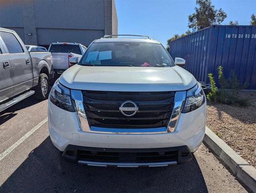 2024 Nissan Pathfinder Platinum FWD