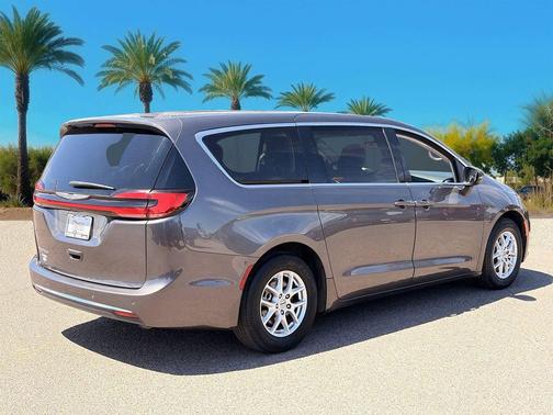Crystal Metallic 2023 Chrysler Pacifica Touring L