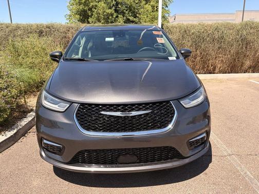 Crystal Metallic 2023 Chrysler Pacifica Touring L