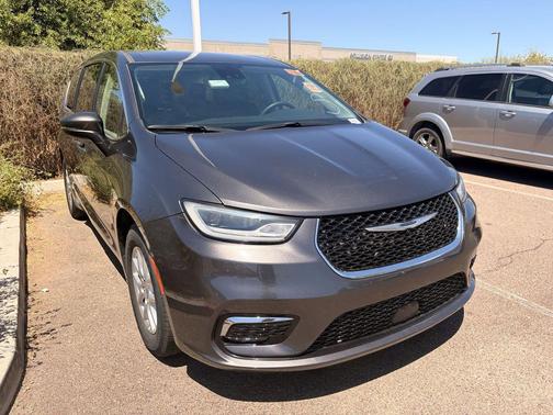 Crystal Metallic 2023 Chrysler Pacifica Touring L