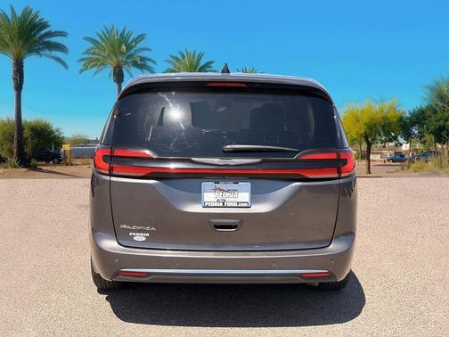 Crystal Metallic 2023 Chrysler Pacifica Touring L