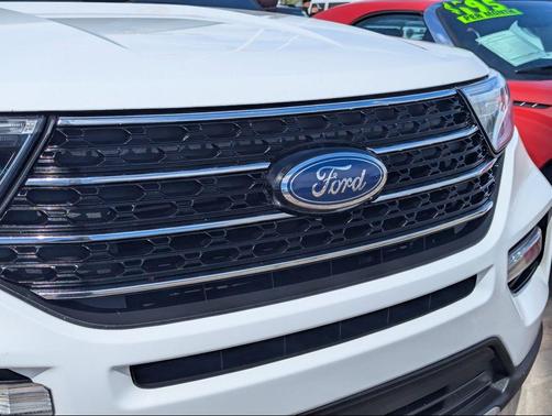 Oxford White 2021 Ford Explorer XLT