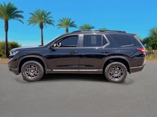 Crystal Black Pearl 2024 Honda Pilot TrailSport