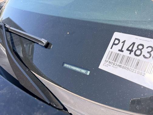 Crystal Black Pearl 2024 Honda Pilot TrailSport
