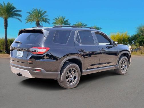 Crystal Black Pearl 2024 Honda Pilot TrailSport
