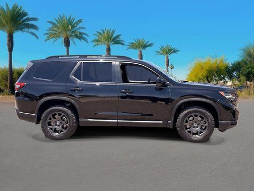 Crystal Black Pearl 2024 Honda Pilot TrailSport