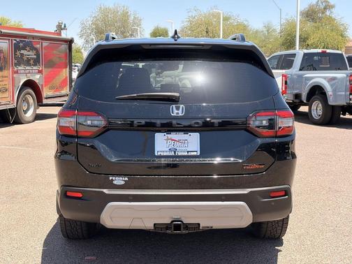 Crystal Black Pearl 2024 Honda Pilot TrailSport