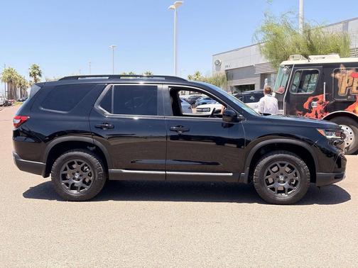 Crystal Black Pearl 2024 Honda Pilot TrailSport