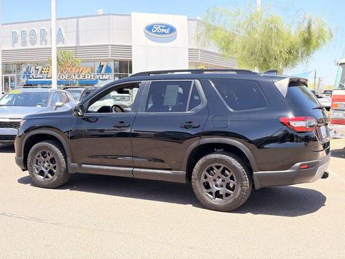 Crystal Black Pearl 2024 Honda Pilot TrailSport