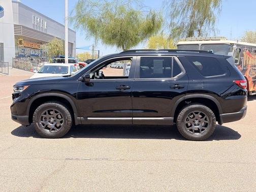 Crystal Black Pearl 2024 Honda Pilot TrailSport