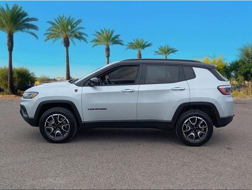 Silver Zynith Metallic Clearcoat 2025 Jeep Compass Trailhawk