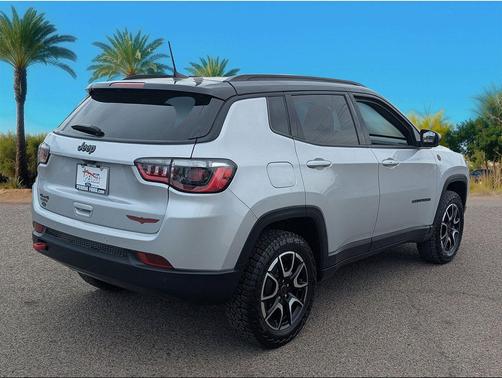 Silver Zynith Metallic Clearcoat 2025 Jeep Compass Trailhawk