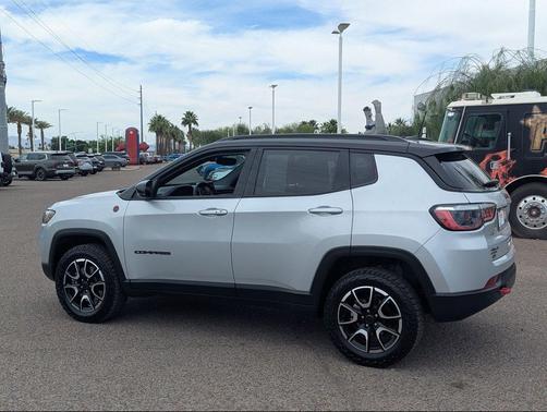 Silver Zynith Metallic Clearcoat 2025 Jeep Compass Trailhawk