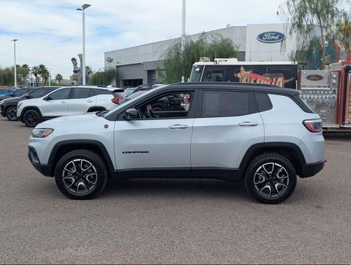 Silver Zynith Metallic Clearcoat 2025 Jeep Compass Trailhawk