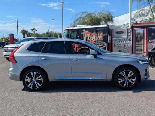2022 Volvo XC60 B5 Inscription