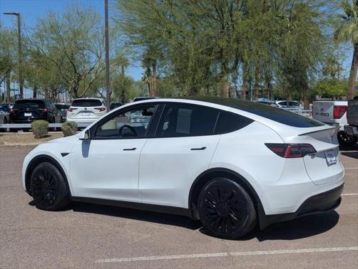 2022 Tesla Model Y Long Range Dual Motor All-Wheel Drive