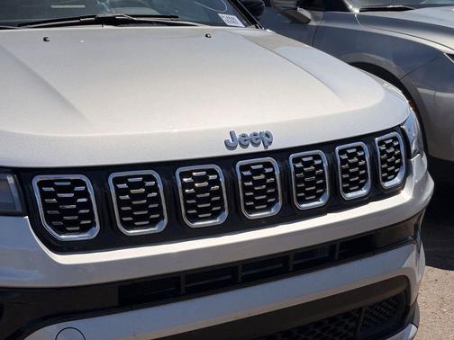 Silver Zynith Metallic Clearcoat 2025 Jeep Compass Limited