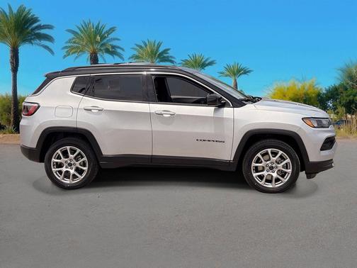 Silver Zynith Metallic Clearcoat 2025 Jeep Compass Limited