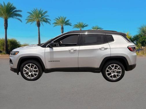 Silver Zynith Metallic Clearcoat 2025 Jeep Compass Limited