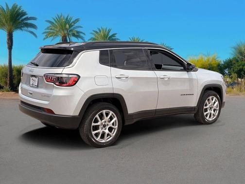 Silver Zynith Metallic Clearcoat 2025 Jeep Compass Limited