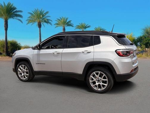 Silver Zynith Metallic Clearcoat 2025 Jeep Compass Limited