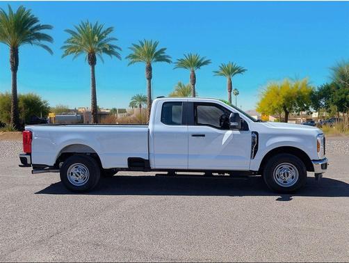 Oxford White 2024 Ford F-250 XL
