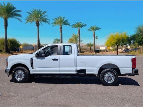 Oxford White 2024 Ford F-250 XL