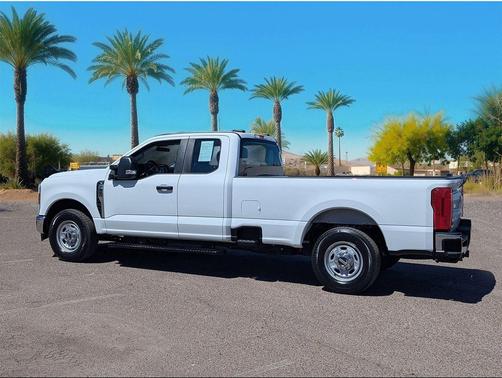Oxford White 2024 Ford F-250 XL