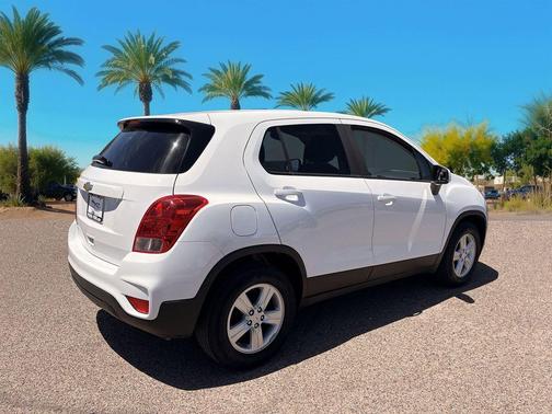 Summit White 2020 Chevrolet Trax LS