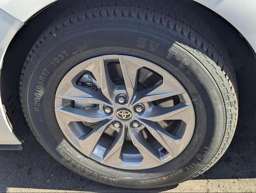 2025 Toyota Sienna LE