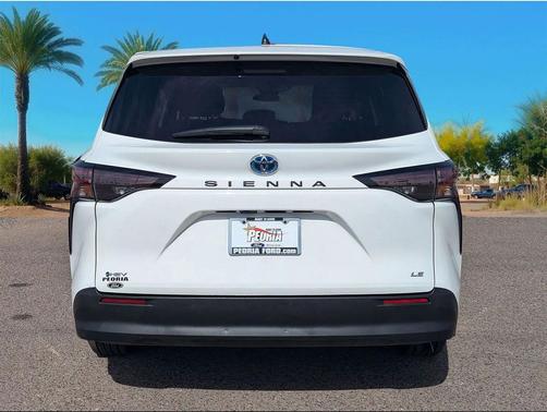 2025 Toyota Sienna LE