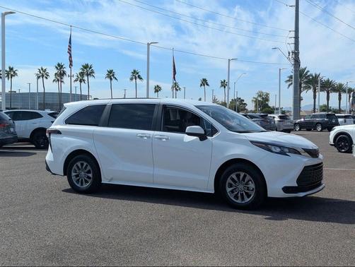 2025 Toyota Sienna LE
