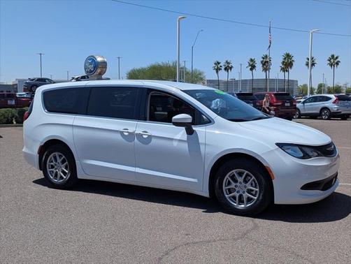 2023 Chrysler Voyager LX