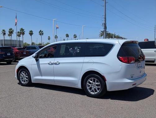 2023 Chrysler Voyager LX