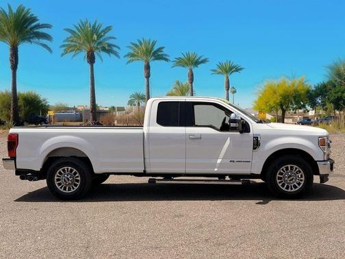 Oxford White 2021 Ford F-250 Lariat