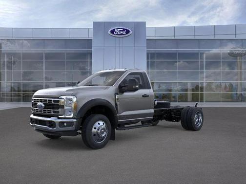 Carbonized Gray Metallic 2026 Ford F-450