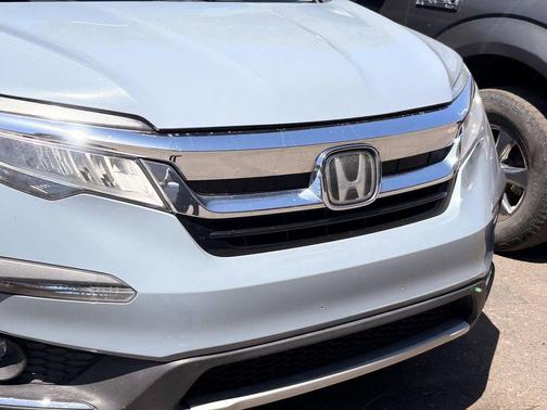 Gray 2022 Honda Pilot Touring 8-Passenger