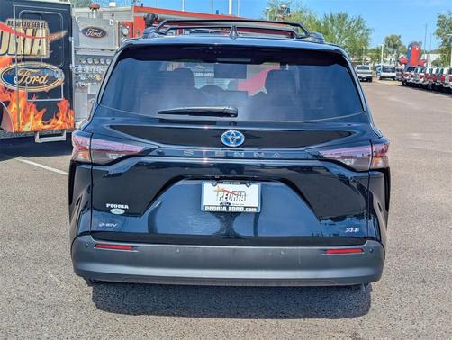 2025 Toyota Sienna XLE
