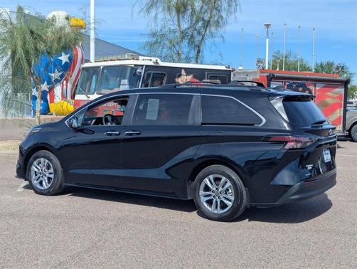 2025 Toyota Sienna XLE