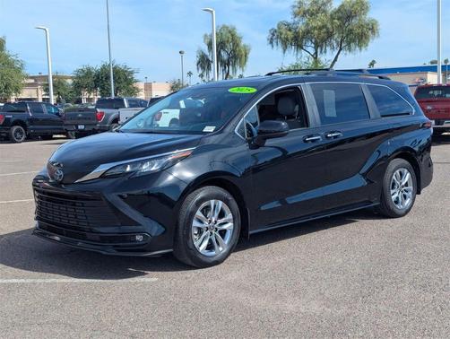 2025 Toyota Sienna XLE