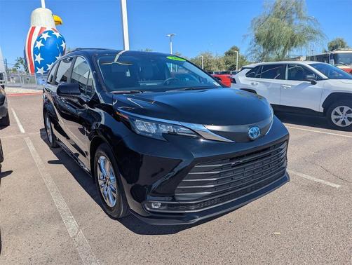 2025 Toyota Sienna XLE