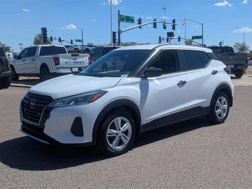 2025 Nissan Kicks S