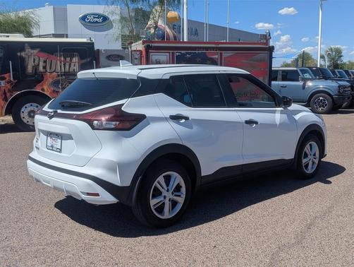 2025 Nissan Kicks S