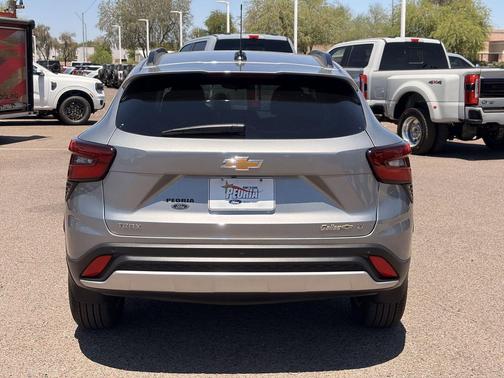 Sterling Gray Metallic 2026 Chevrolet Trax LT