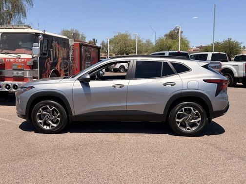 Sterling Gray Metallic 2026 Chevrolet Trax LT