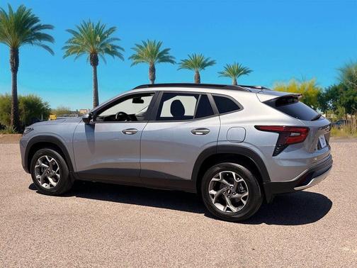 Sterling Gray Metallic 2026 Chevrolet Trax LT