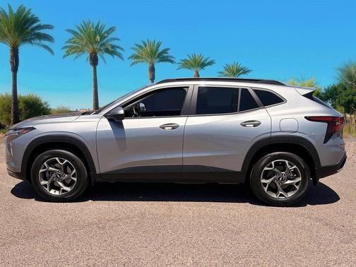 Sterling Gray Metallic 2026 Chevrolet Trax LT